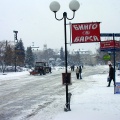 la ville dans son étreinte neigeuse